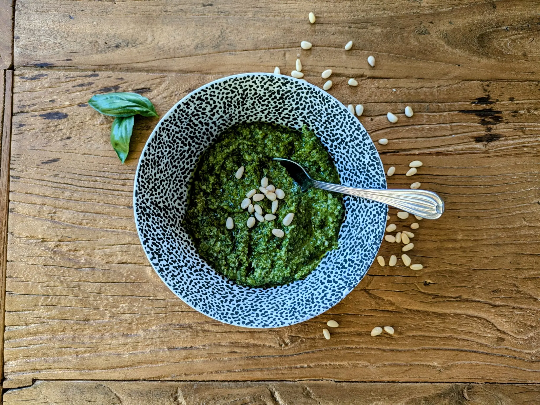 Recette : Pesto maison au basilic (très facile) | Spatul.fr